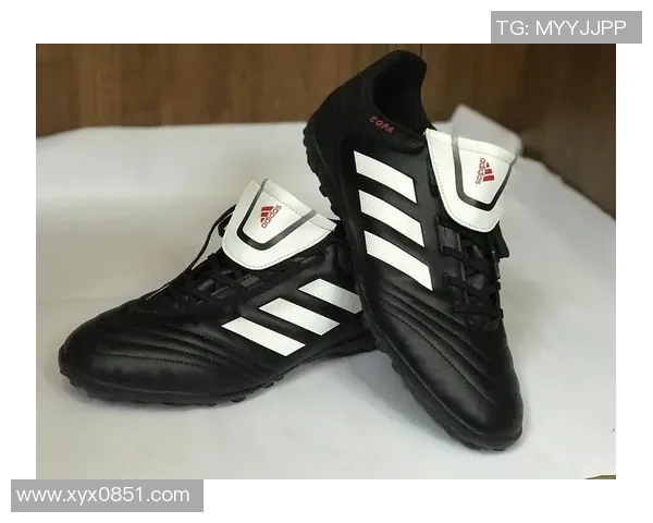 足球明星穿过的旧鞋子珍藏图集揭示他们的奋斗历程与荣耀瞬间